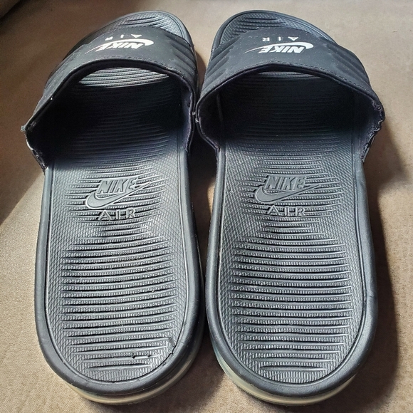 Nike Air Max Camden Slide BQ4626-003 In Black Size Mens 11 - Picture 5 of 9